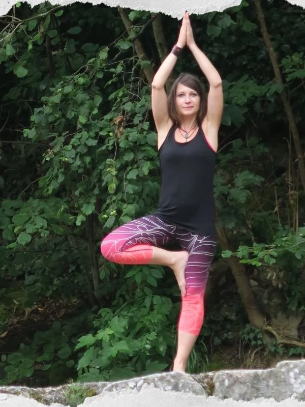 Je suis Stéphanie Raoul, votre naturopathe quantique passionnée de yoga